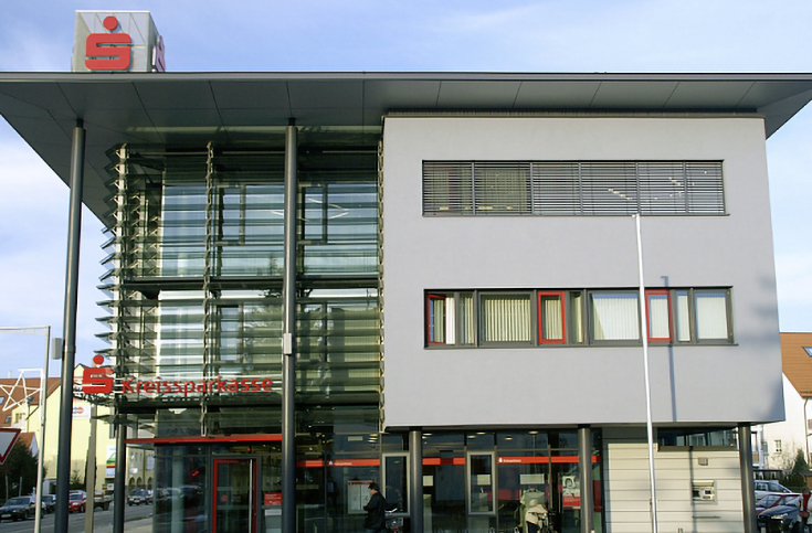 Neubau Geschäftsstelle mit Tiefgarage und Gewerbeanteil der Kreissparkasse Augsburg – Königsbrunn